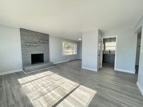 Building Photo - 1581