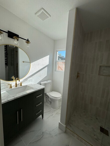 Building Photo - 10206 Oak Hollow Cir