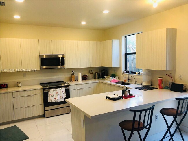 Building Photo - 10597 NW 81st Terrace