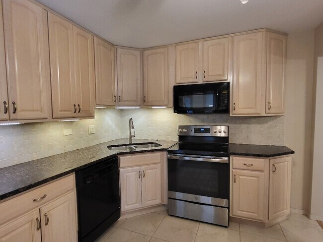 Building Photo - 7510 Farmingdale Dr
