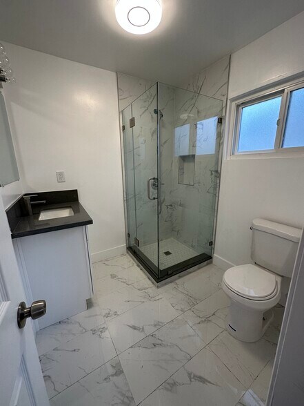 Building Photo - 556 Myrtle Ave