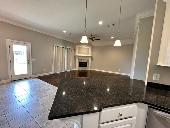Building Photo - Beautiful Newer 3 Bedroom Home in Pearl!!!
