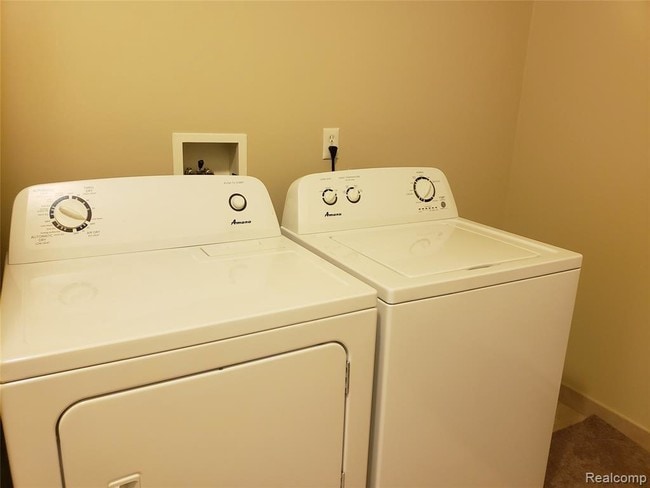 Building Photo - 23077 Fairlane Blvd