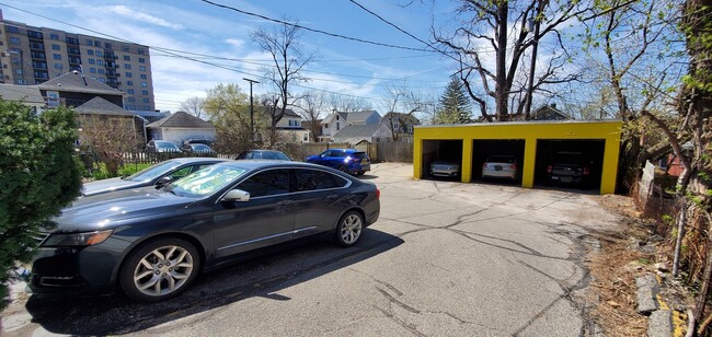 Building Photo - 215/217 N. Ashley St