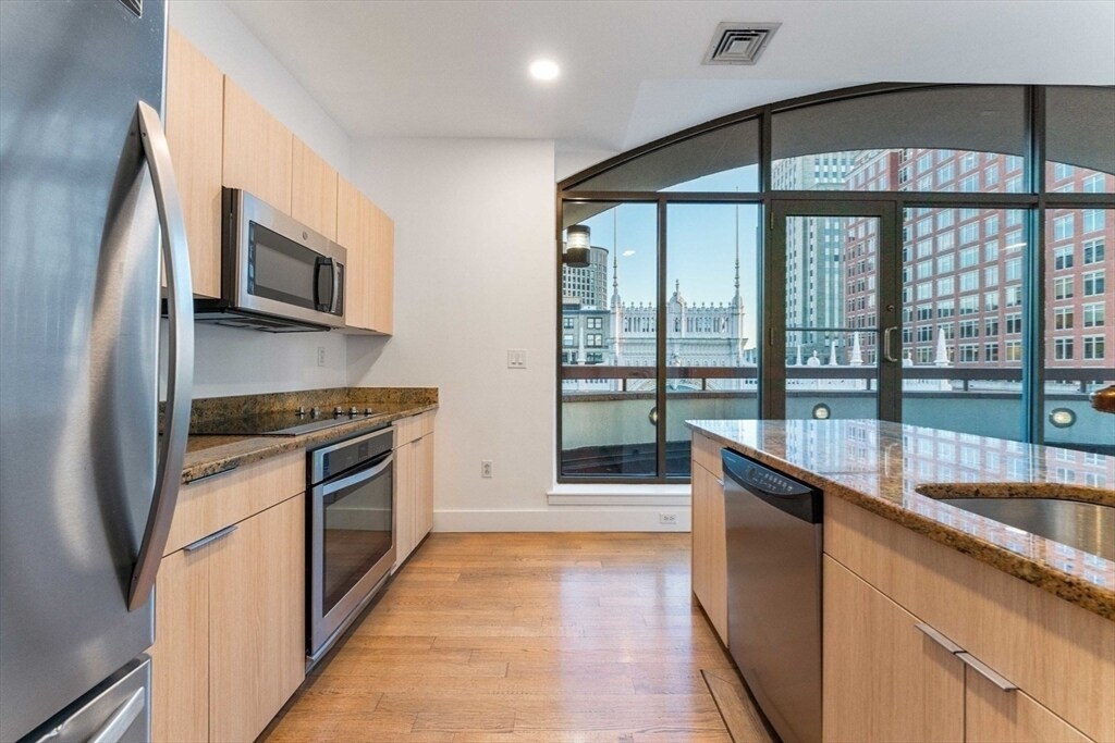 Building Photo - 425 Boylston St