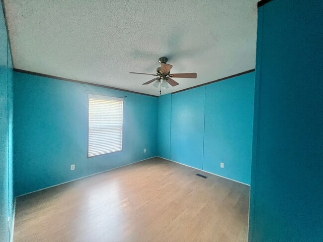 Building Photo - Peden Point/Mrytle Grove/Masonboro Loop South Wilmington  2 garage garage! Oak Trees! Covered Porch!