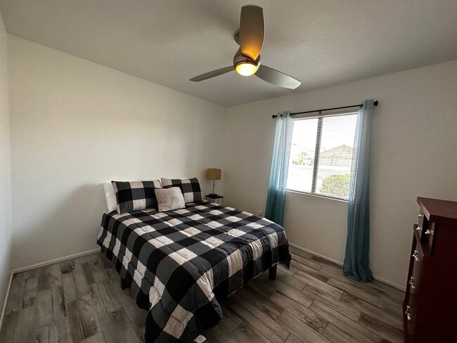 Building Photo - Furnished 3 Bedroom Condo across from Golf...