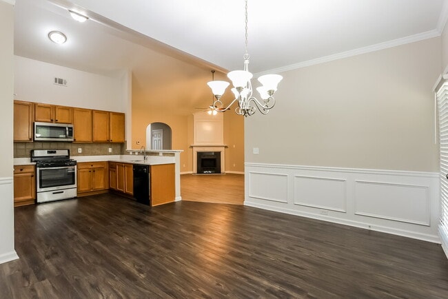 Building Photo - 2839 Stonewall Ln SW