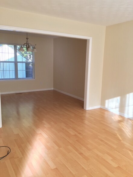 Building Photo - 1325 Oleander Ave