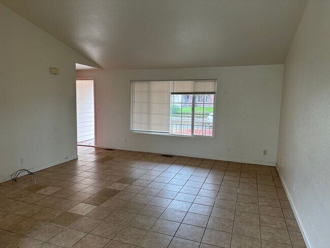Building Photo - 3 Bed 2 Bath Home in the Lexington Area of...