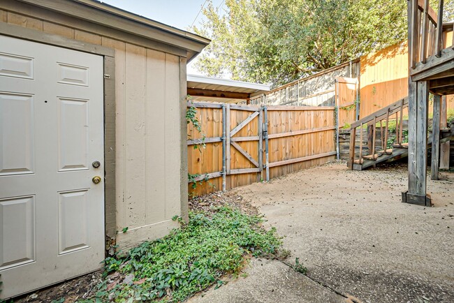 Building Photo - 614 Lillard Rd