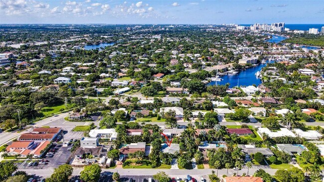 Building Photo - 2601 NE 11th Ct