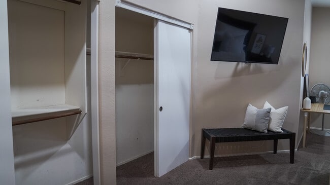 Building Photo - 3915 E Renee Dr