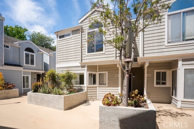 Building Photo - 260 Victoria St