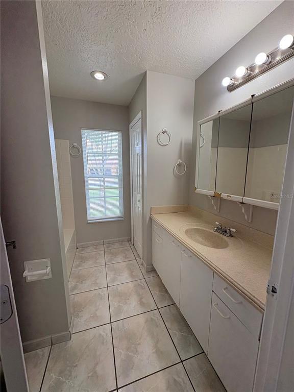 Building Photo - 305 Colonade Ct