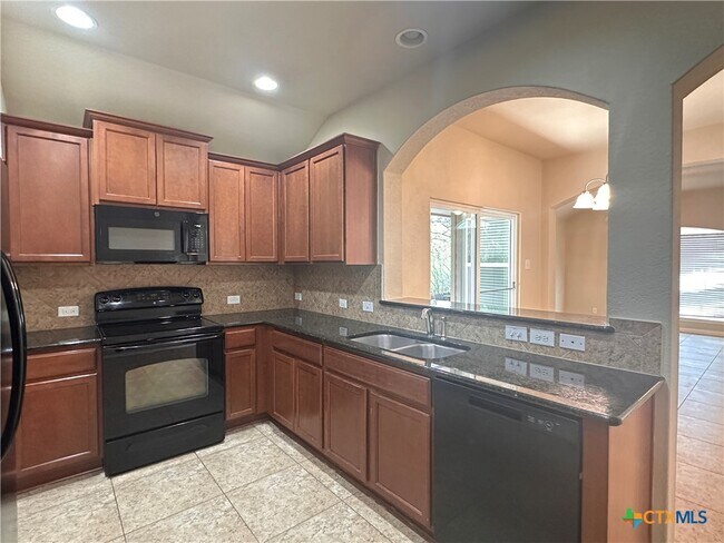 Building Photo - 2020 Meadow View Dr