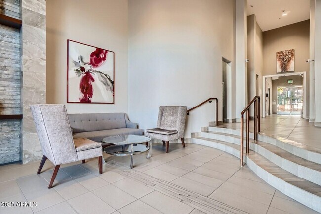 Building Photo - 17 W Vernon Ave