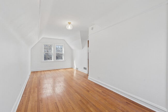 Building Photo - 5266 N La Crosse Ave