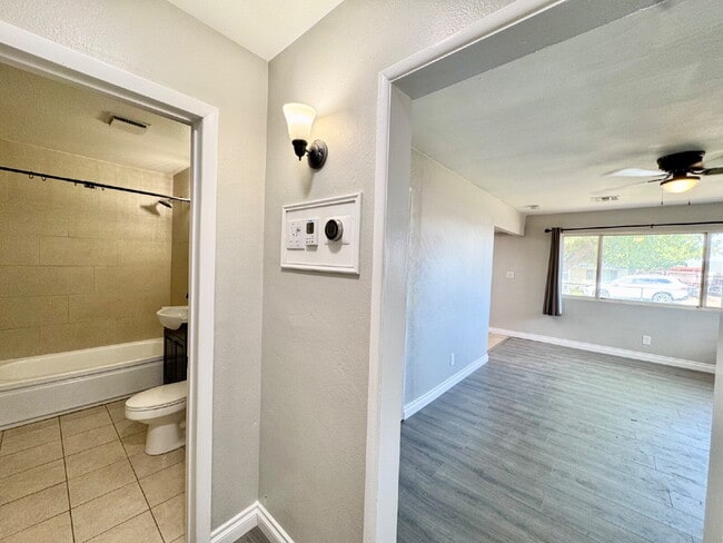 Building Photo - Adorable 3BD Vintage Henderson home for rent! MOVE IN SPECIAL - 1 month free!