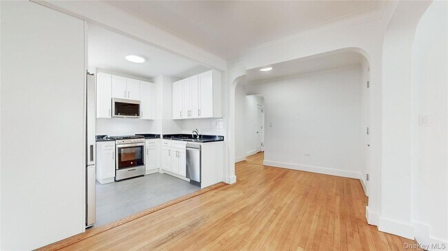 Building Photo - 420 Central Prk W