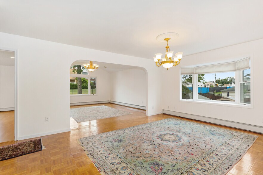 Building Photo - 130 N 7th St