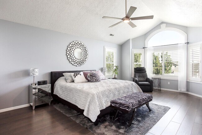 Building Photo - Bright and Spacious Living in Willow Creek