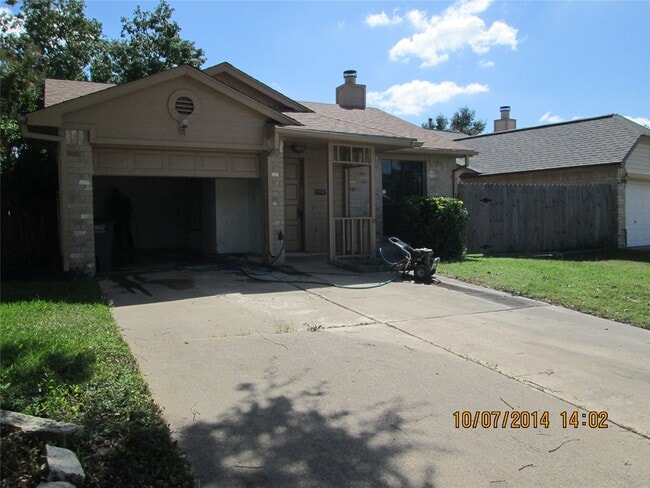 Building Photo - 19947 Mountain Dale Dr