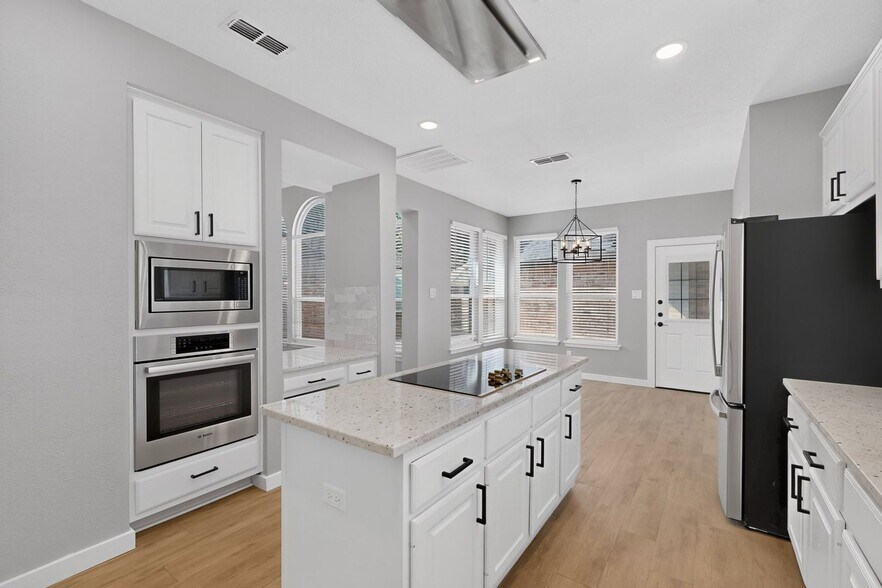 Building Photo - 720 Cliffmoor Dr