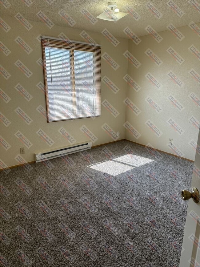 Building Photo - 3 bedroom, 2.5 bath 1,256 sqft Townhouse