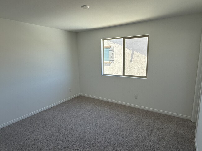 Building Photo - 4470 Hickory Ct