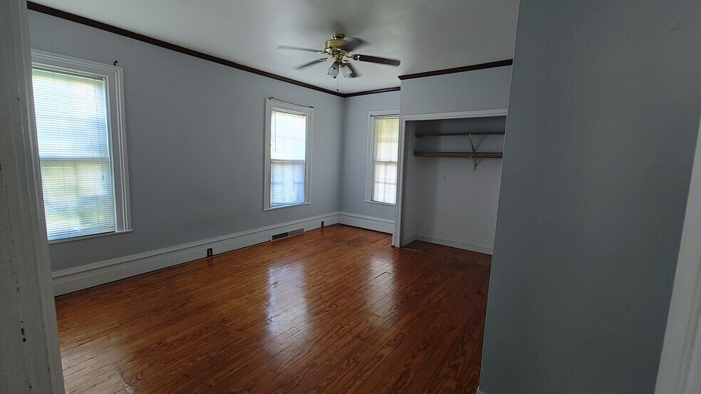 Bedroom 2 - 706 W Kalamazoo Ave