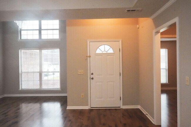Building Photo - 438 Edgewater Dr