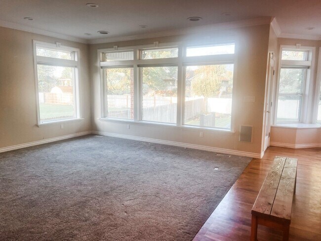 Building Photo - Lovely Home Located In Roy Utah