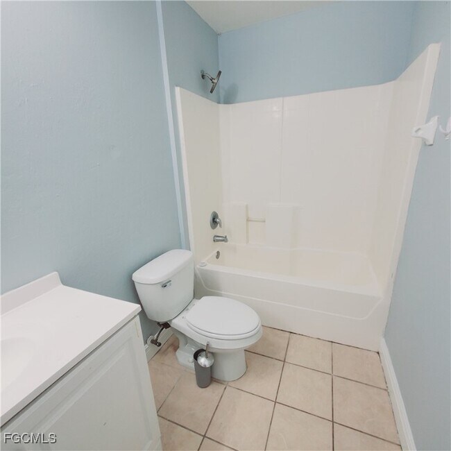 Building Photo - 779 Bedford Dr