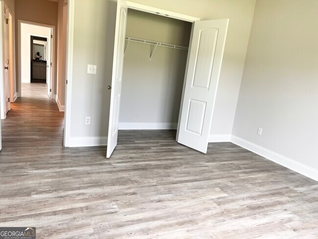 Building Photo - 8024 English Ivy Ct