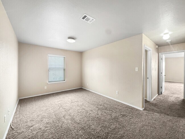 Building Photo - 8211 Heights Valley