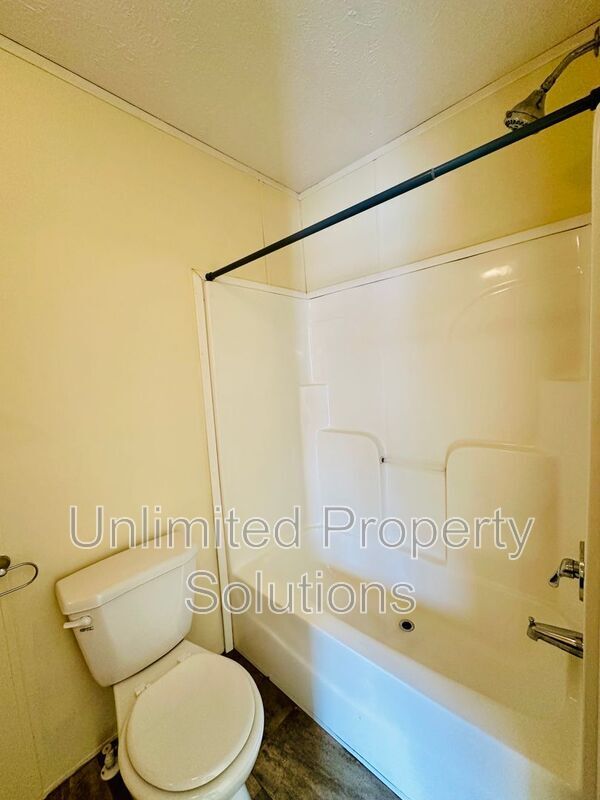 Building Photo - 9765 Old Mill Rd