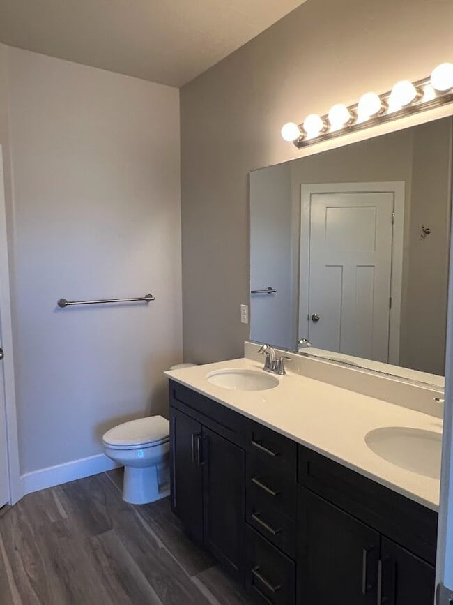 Building Photo - 1511 W Pyrite Ln
