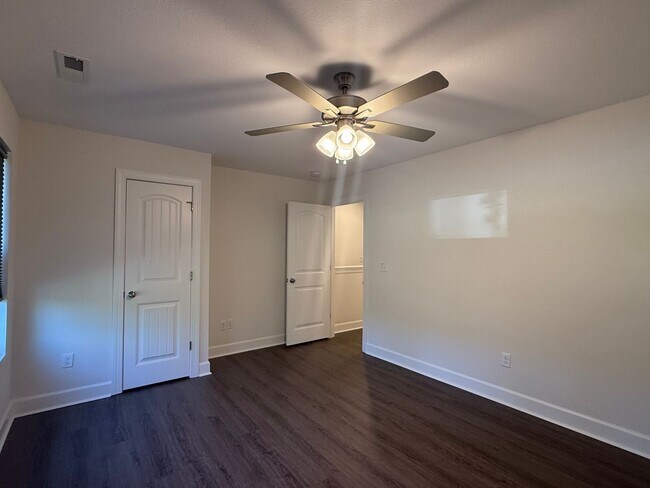 Building Photo - Like New Norfolk Single Family Home