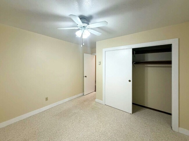 Building Photo - 400 Burgess St