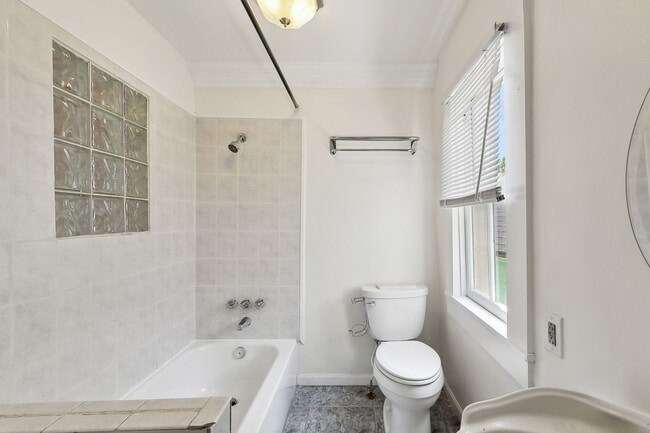 Building Photo - Precious Marigny Cottage! Must See!