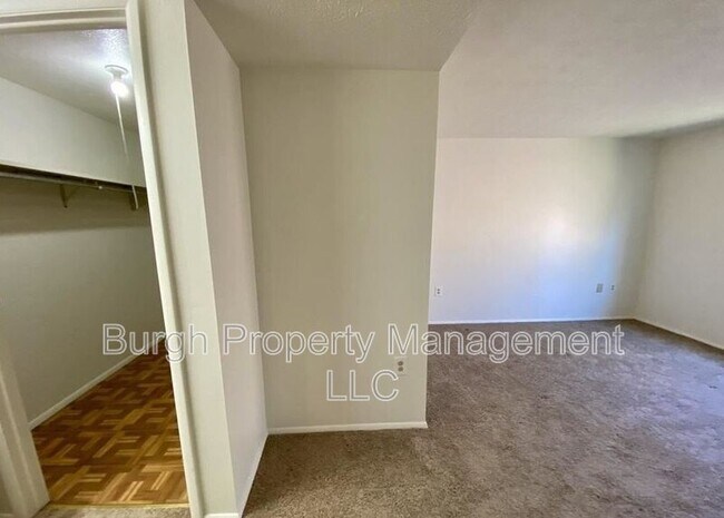 Building Photo - 27708 Evergreen Run