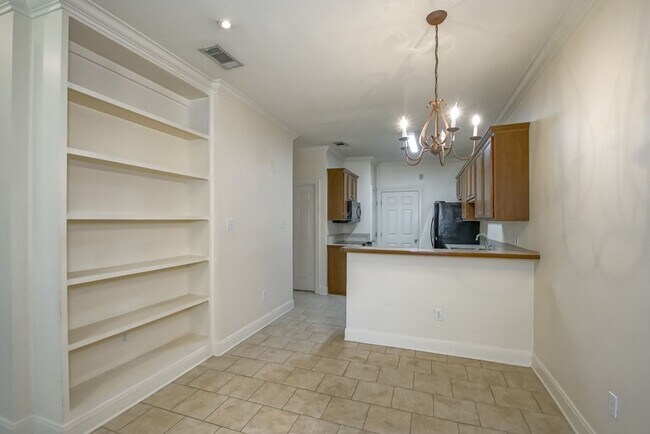 Building Photo - 10600 Lakes Blvd