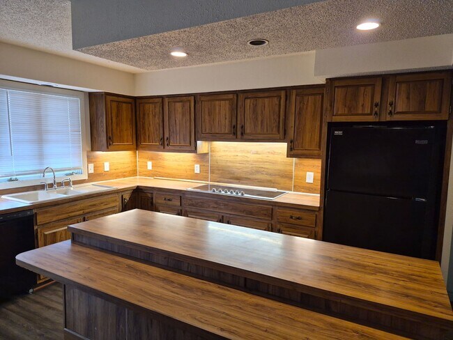 Building Photo - 5836 Ryewyck Dr