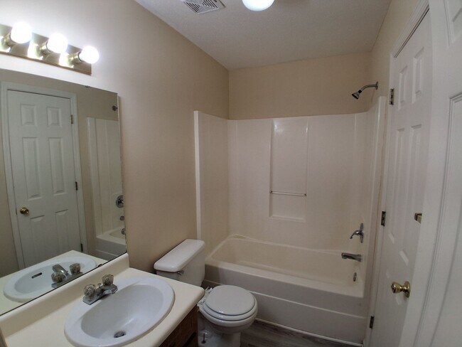 Building Photo - 2 Bedroom Duplexes Near Moody