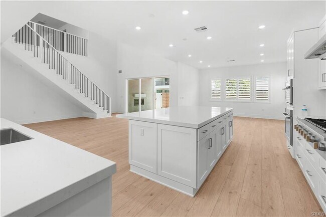Building Photo - 240 Sora