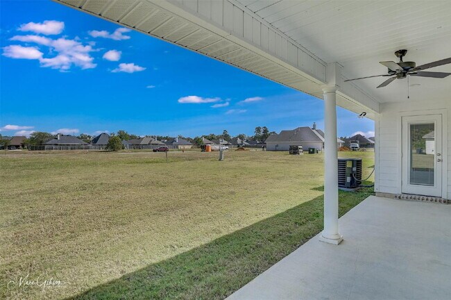 Building Photo - "Charming 3-Bed, 2-Bath Retreat on Sedgewi...