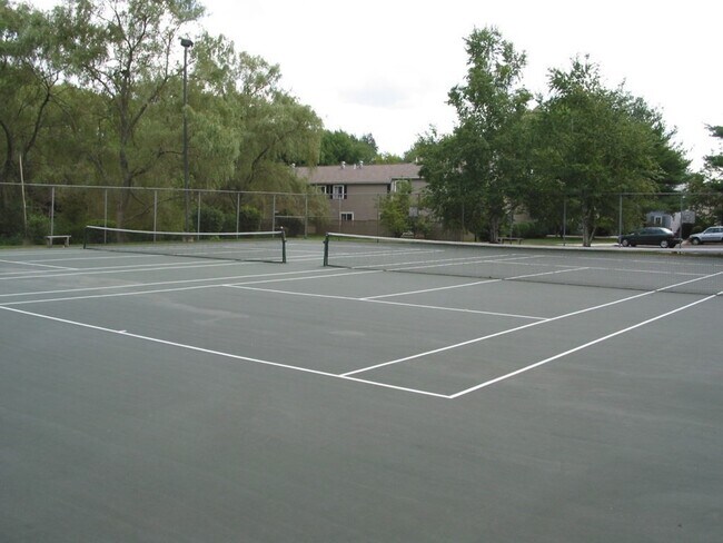 Building Photo - 14 Village Green Ln