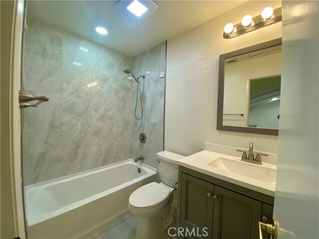 Building Photo - 809 Creekside Dr