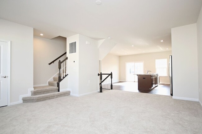 Building Photo - N. Albemarle Townhome Near NGIC/DIA/NGA